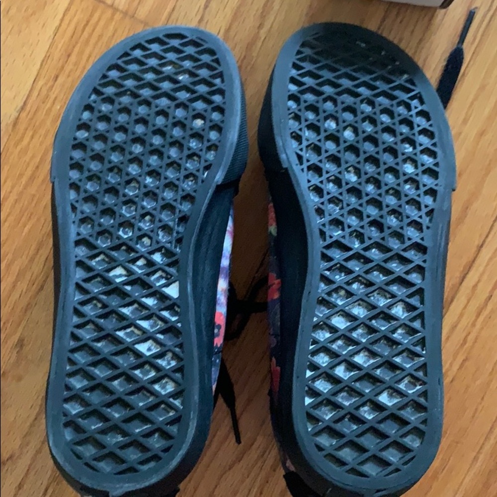 Vans - Picture 6 of 6